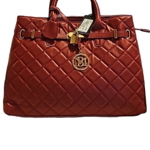 Studio Badgley Mishka Big Diamond Quilted Tote With Front Lock - Picture 4 of 6
